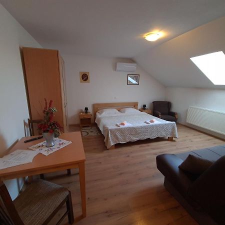 Guest House Aquarius Bosnjaci Bagian luar foto