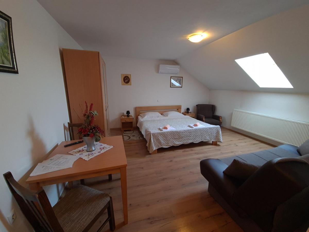 Guest House Aquarius Bosnjaci Bagian luar foto