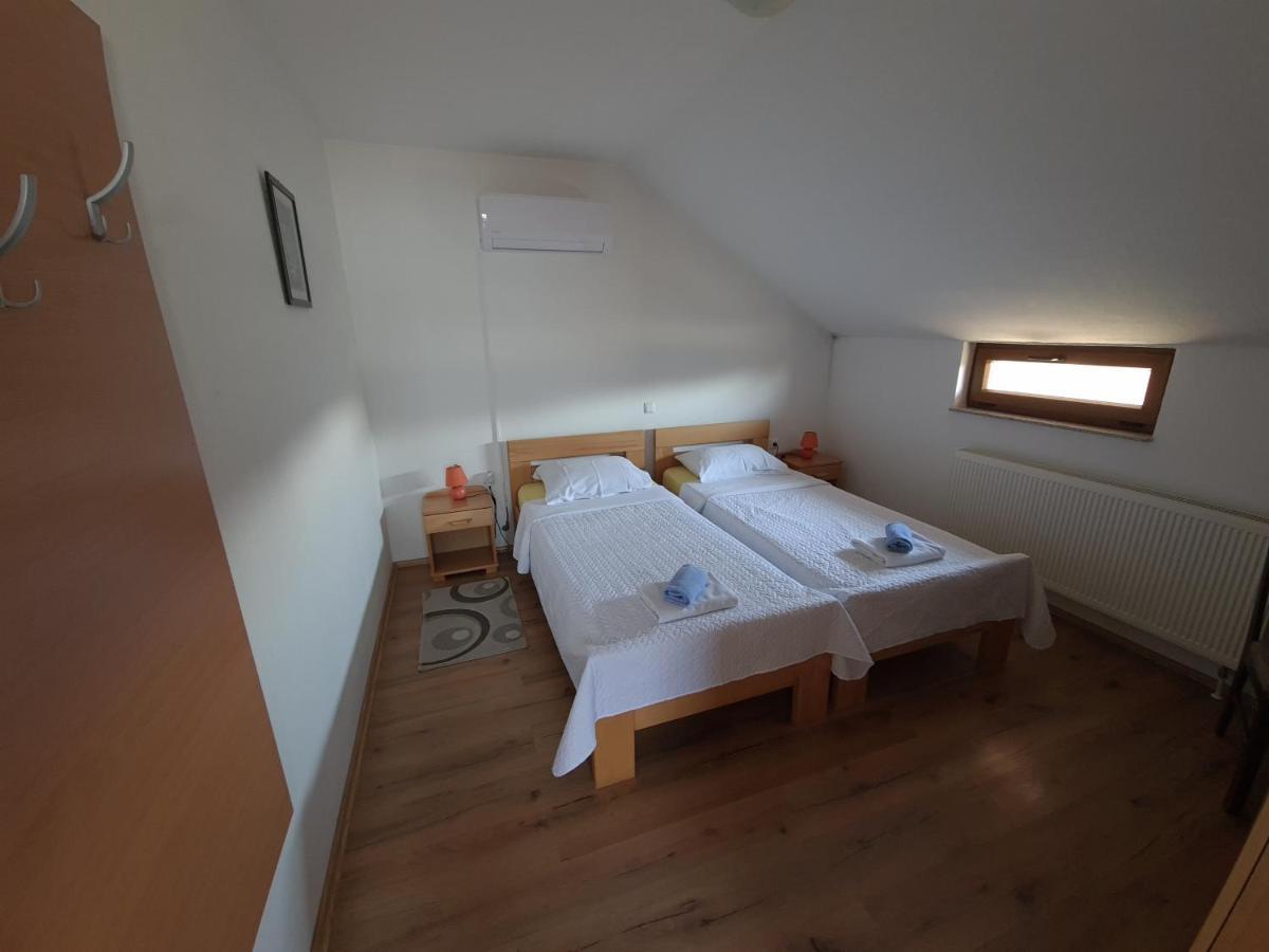 Guest House Aquarius Bosnjaci Bagian luar foto