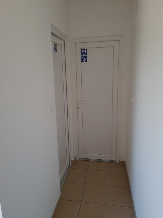 Guest House Aquarius Bosnjaci Bagian luar foto