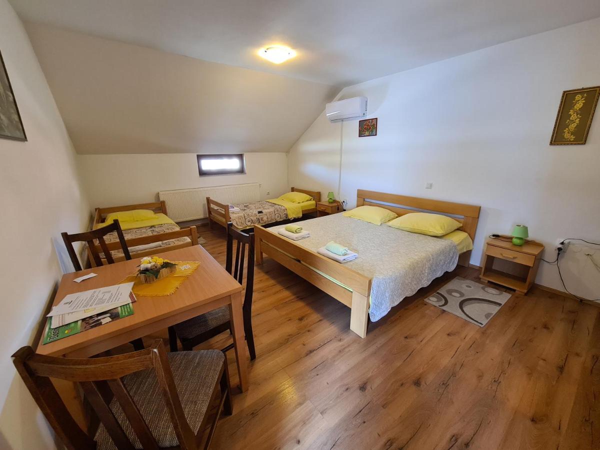 Guest House Aquarius Bosnjaci Bagian luar foto