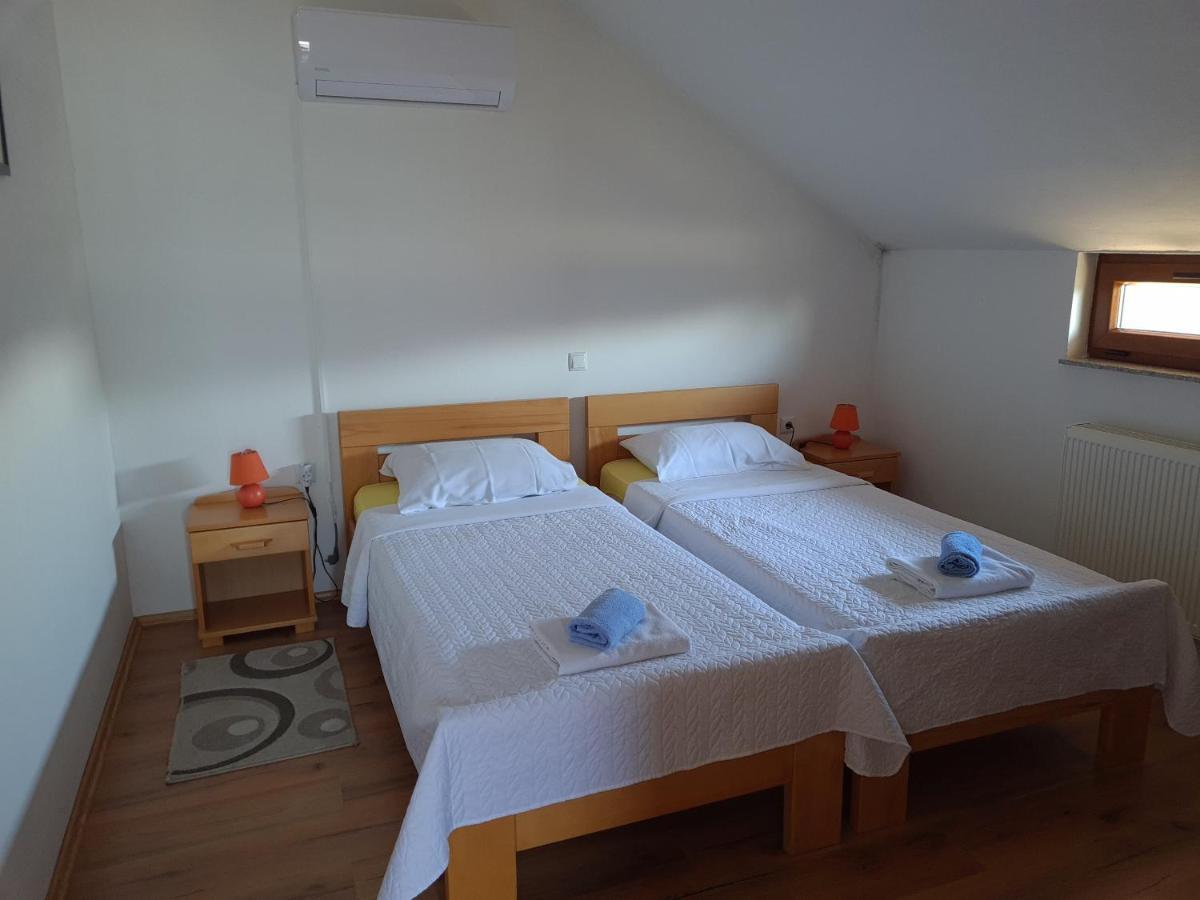 Guest House Aquarius Bosnjaci Bagian luar foto