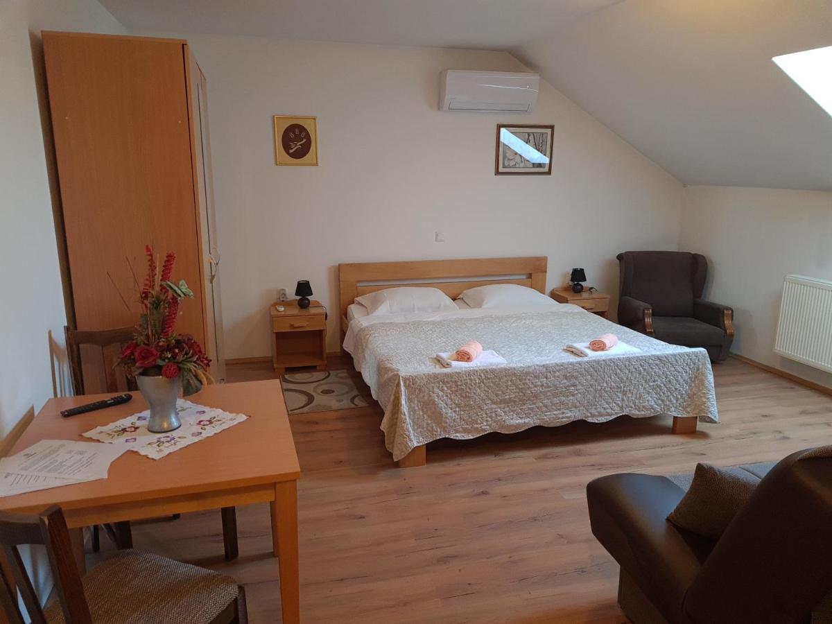 Guest House Aquarius Bosnjaci Bagian luar foto